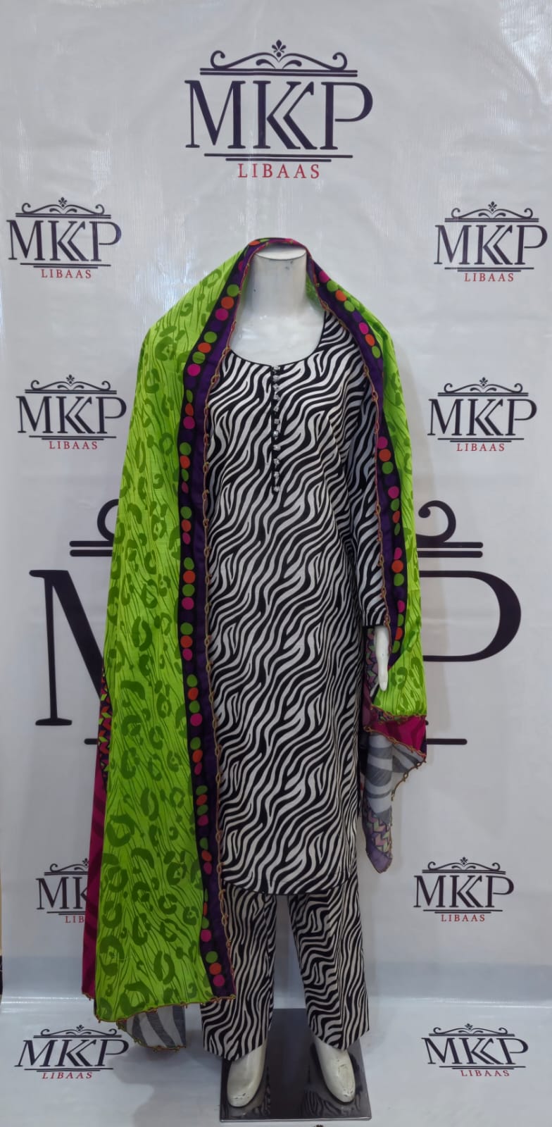 TT-W52 - Printed Khaddar - 3 Piece